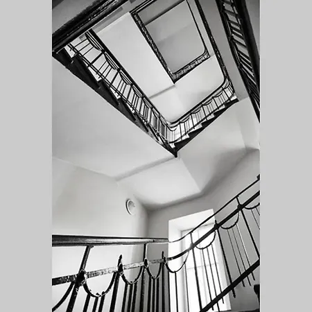 Househost Iii: Podbrzezie Street Apartment *