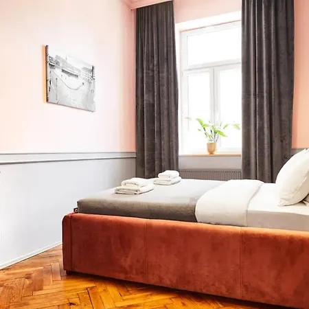 Househost Iii: Podbrzezie Street