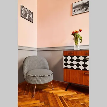 Househost Iii: Podbrzezie Street