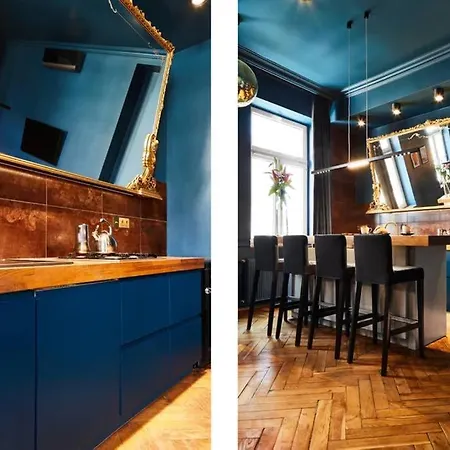 Househost Iii: Podbrzezie Street Apartment