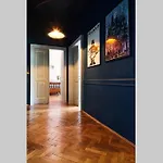 Househost Iii: Podbrzezie Street Διαμέρισμα *